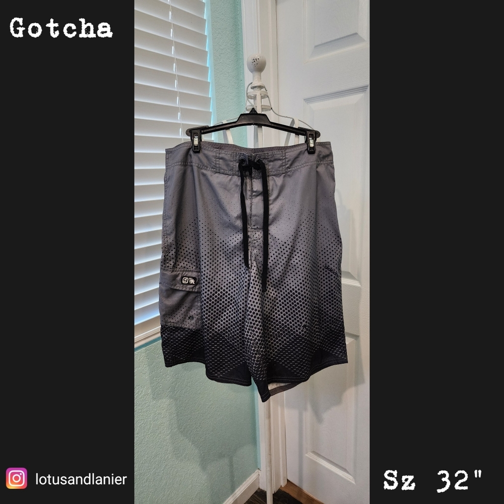 Gotcha Men's Gray/ Black Board Shorts Sz 32" W